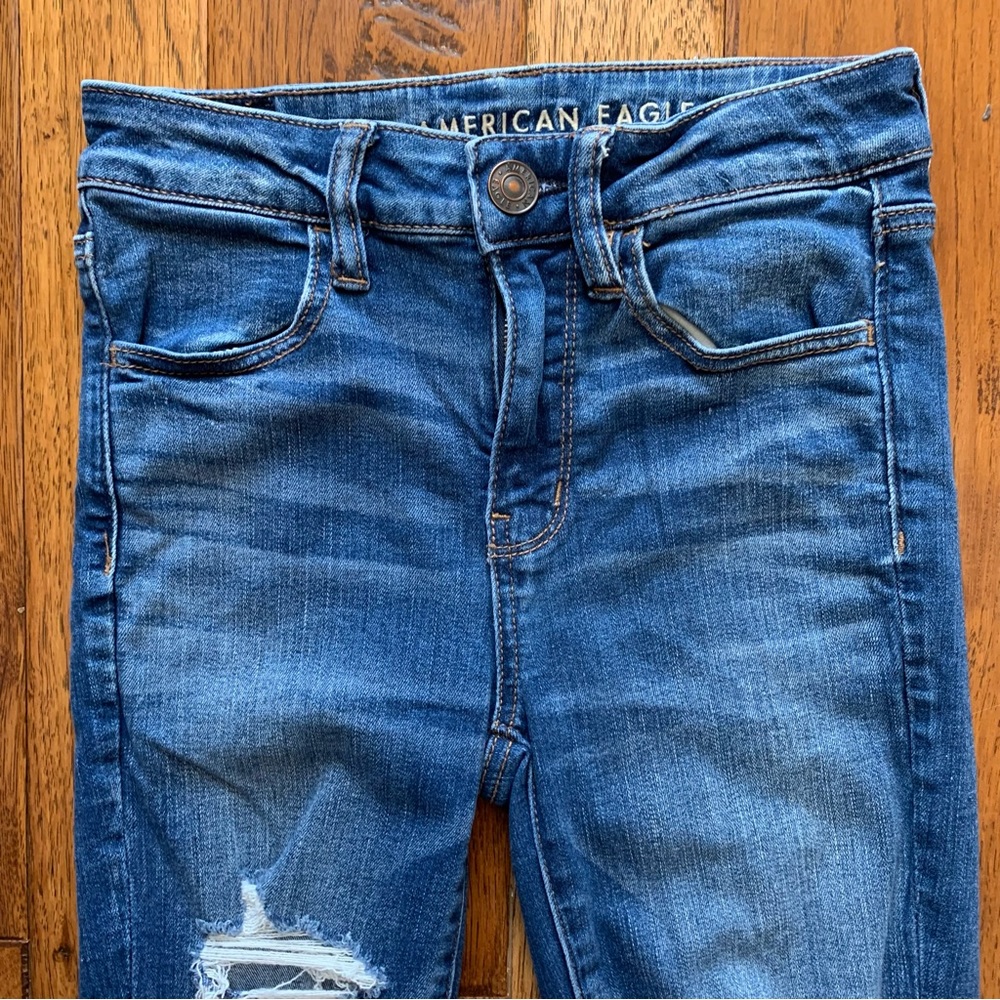 AE | medium wash distress hi-rise jeggings | Sz 2 Short - Picture 5 of 16